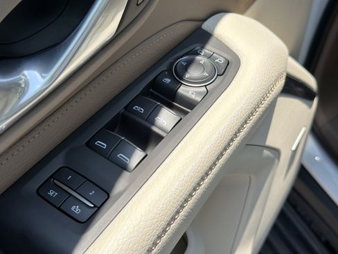Used 2024 GMC Yukon Denali w/ Advanced Technology Package AWD/4WD image 18
