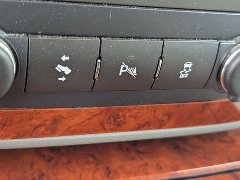 Used 2013 Chevrolet Avalanche LTZ image 19