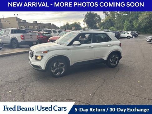 Used 2023 Hyundai Venue SEL FWD image 6