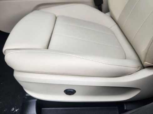 Used 2026 Mercedes-Benz GLB 250 4MATIC image 9