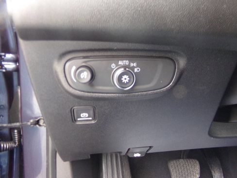 Used 2018 GMC Terrain SLE image 31