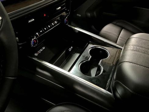 Used 2025 Chevrolet Tahoe High Country image 31