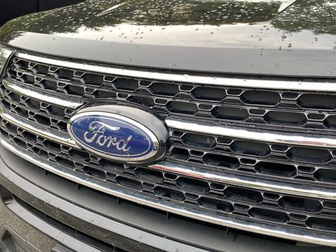 Used 2020 Ford Explorer XLT w/ Equipment Group 202A AWD/4WD image 42