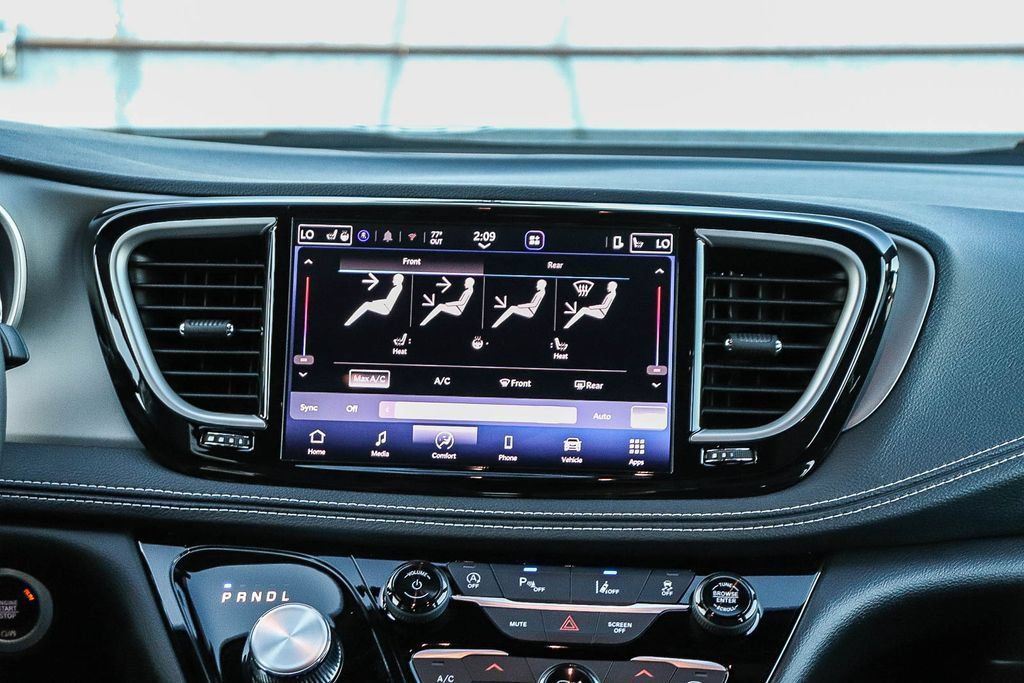 New 2027 Chrysler Pacifica Select FWD image 16
