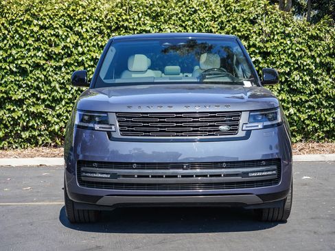 Used 2025 Land Rover Range Rover SE AWD/4WD image 2