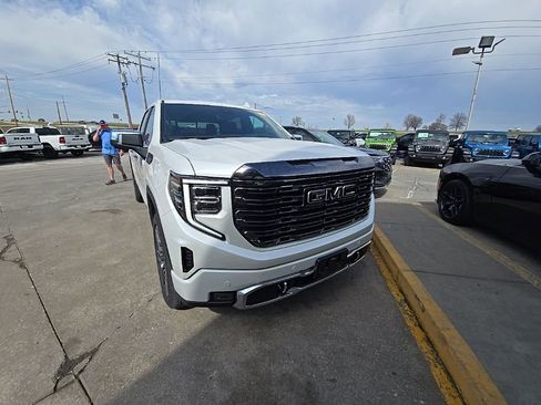Used 2024 GMC Sierra 1500 Denali Ultimate AWD/4WD image 11