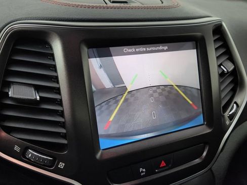Used 2019 Jeep Cherokee Trailhawk w/ Cold Weather Group AWD/4WD image 20