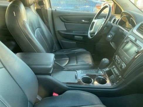 Used 2017 Chevrolet Traverse LT FWD image 3
