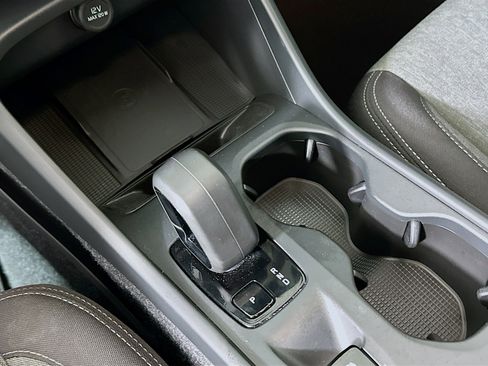 Used 2025 Volvo XC40 B5 Core image 25