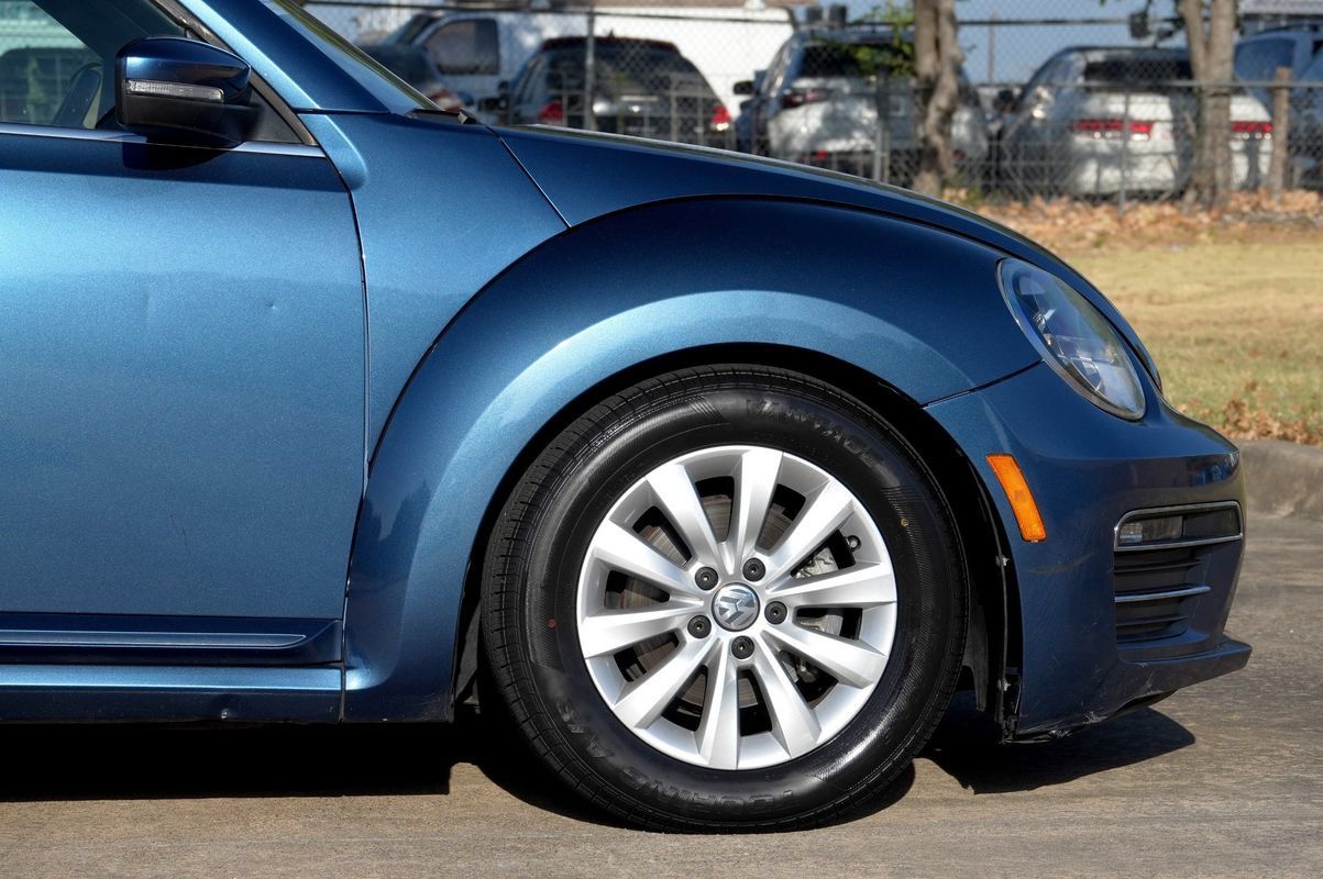 Used 2019 Volkswagen Beetle 2.0T S FWD image 29