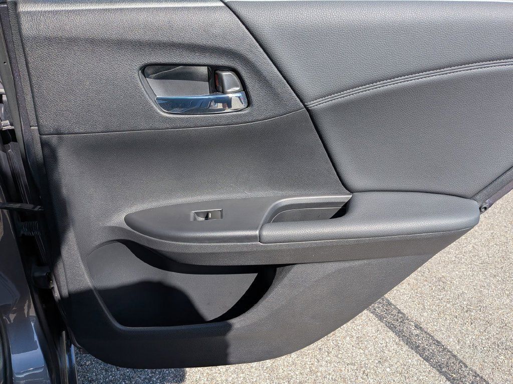 Used 2015 Honda Accord EX-L image 32