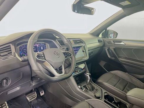 Used 2024 Volkswagen Tiguan SEL R-Line image 11
