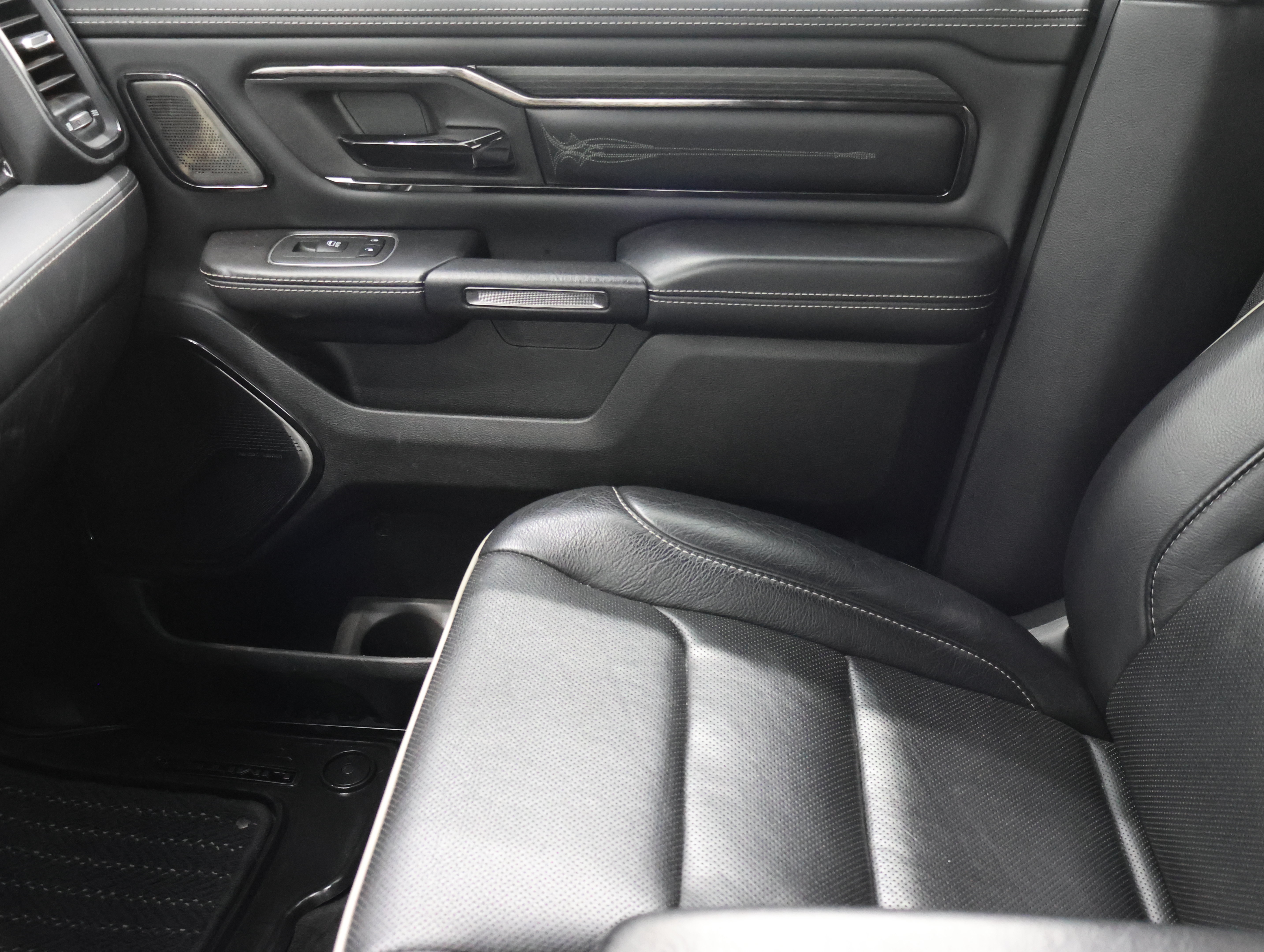 Used 2022 RAM 1500 Limited AWD/4WD image 13