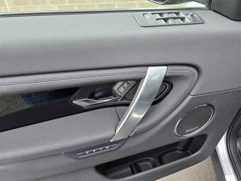 Used 2025 Land Rover Discovery Sport S image 28