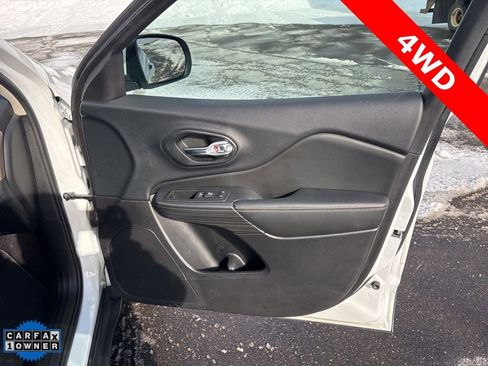 Used 2016 Jeep Cherokee Limited image 8