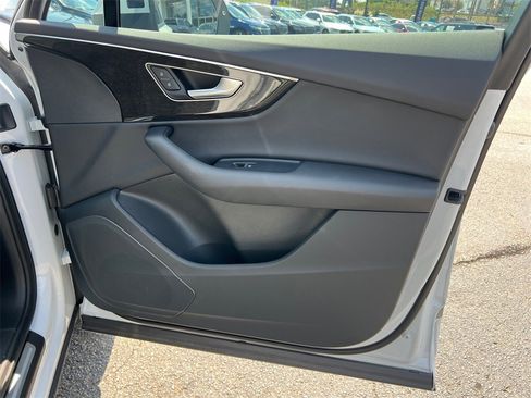 Used 2025 Audi Q7 2.0T Premium w/ Convenience Package image 14