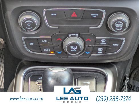 Used 2018 Jeep Compass Latitude w/ Popular Equipment Group FWD image 16