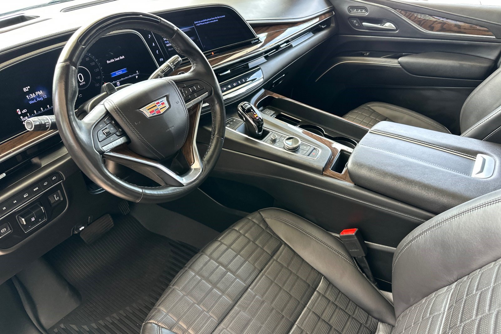 Used 2024 Cadillac Escalade ESV Sport Platinum w/ LPO, ONYX Package AWD/4WD image 4