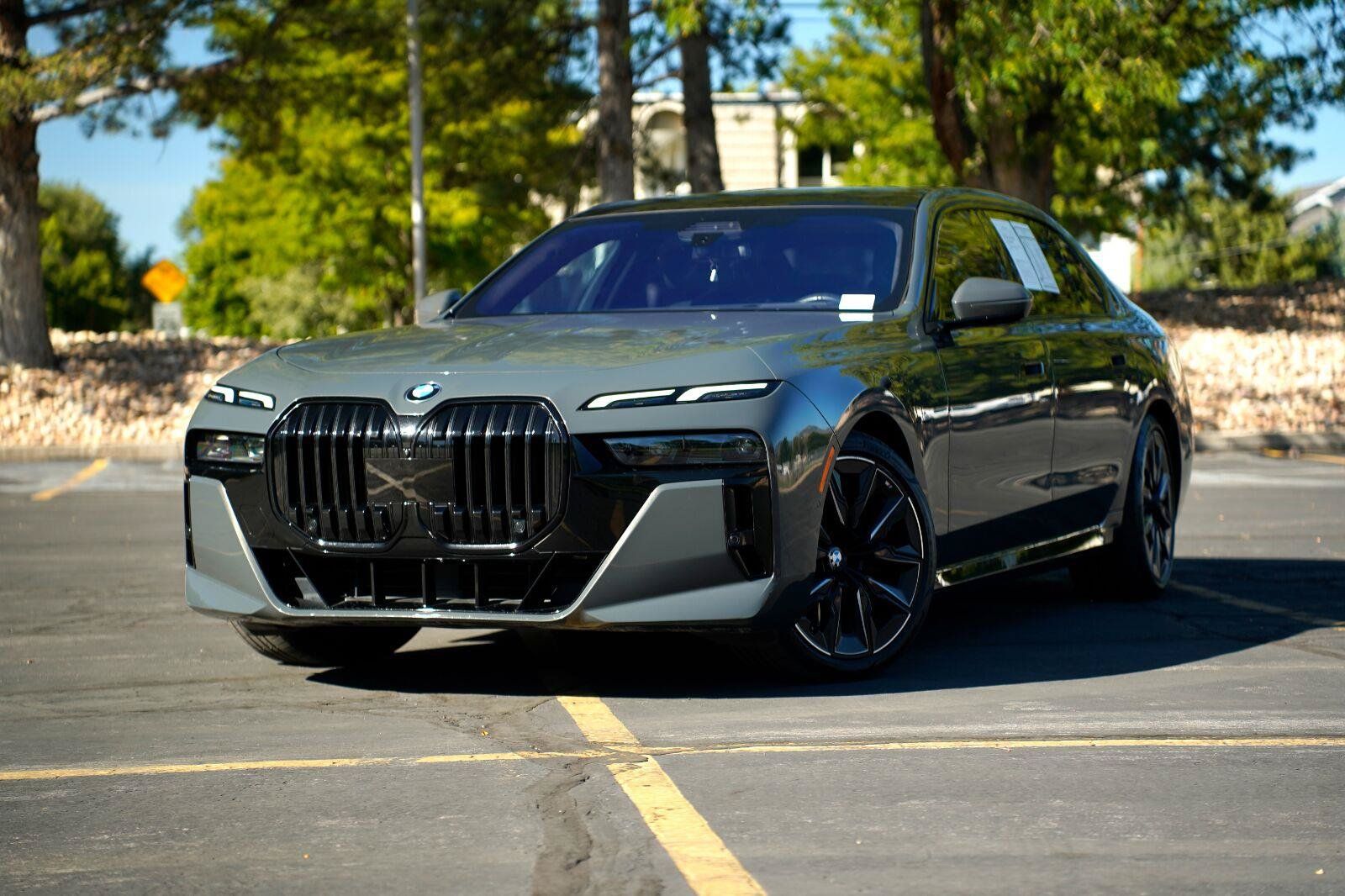 Used 2023 BMW 760i xDrive w/ Luxury Rear Seating Package AWD/4WD image 1