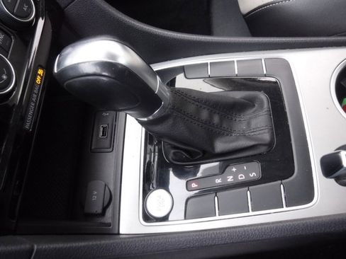 Used 2020 Volkswagen Passat 2.0T R-Line image 22