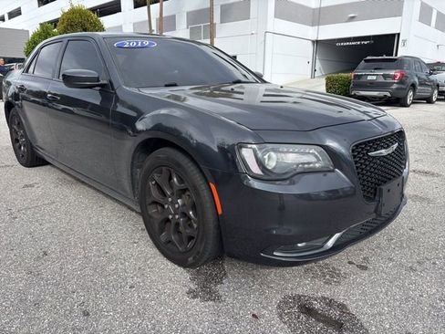 Used 2019 Chrysler 300 S image 1