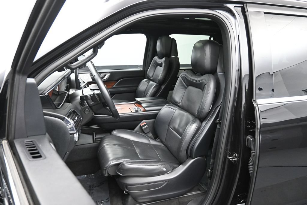 Used 2020 Lincoln Navigator L Reserve w/ Equipment Group 208A Reserve AWD/4WD image 19