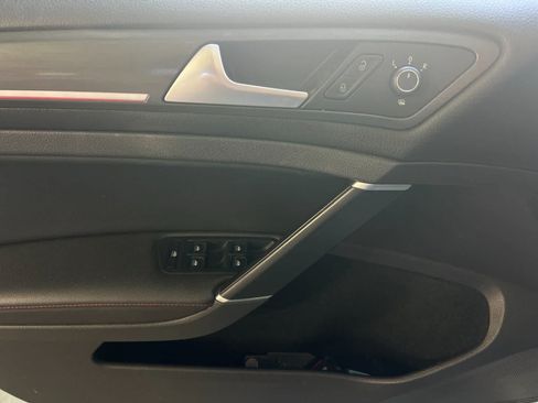 Used 2019 Volkswagen GTI SE FWD image 13