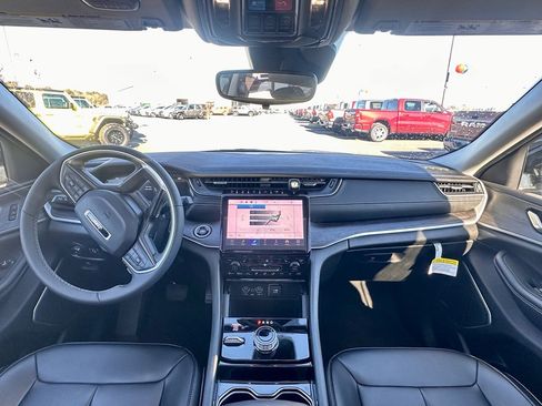 Used 2023 Jeep Grand Cherokee L Limited image 17