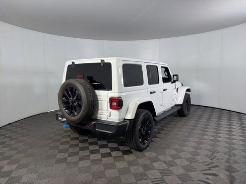 Used 2022 Jeep Wrangler Unlimited Sahara AWD/4WD image 47