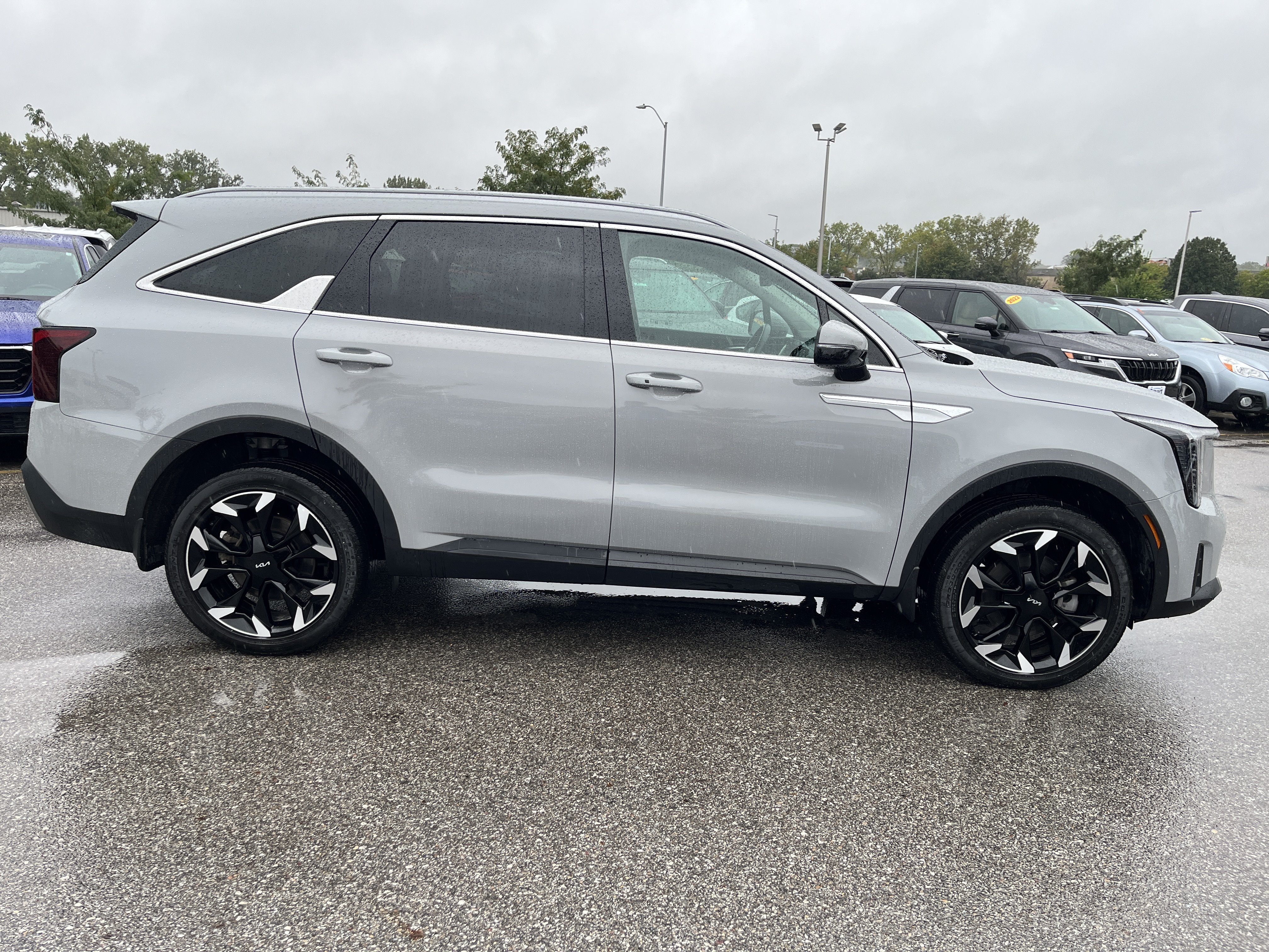 Used 2025 Kia Sorento X-Line EX AWD/4WD image 4