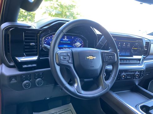 Used 2024 Chevrolet Silverado 2500 High Country w/ Technology Package AWD/4WD image 17