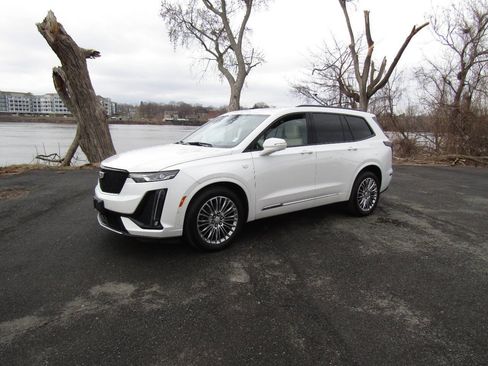 Used 2020 Cadillac XT6 Sport image 2