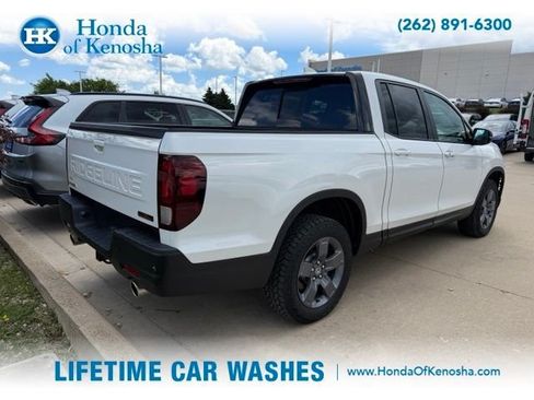 Used 2025 Honda Ridgeline TrailSport image 2