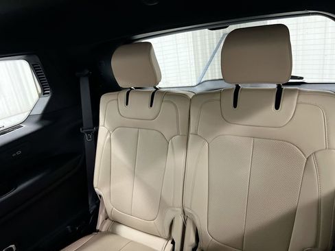 New 2025 Jeep Grand Cherokee L Limited w/ Luxury Tech Group II image 30