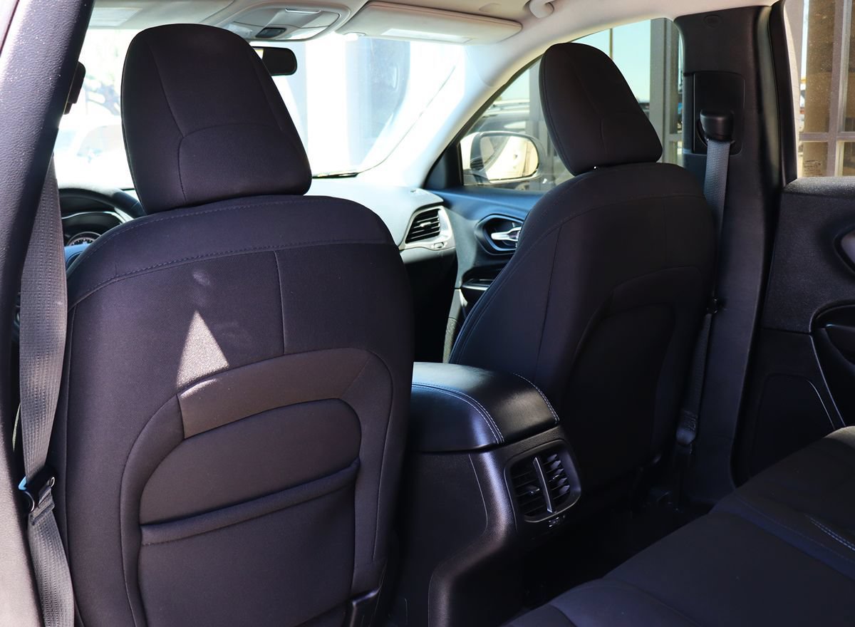 Used 2020 Jeep Cherokee Latitude FWD image 31