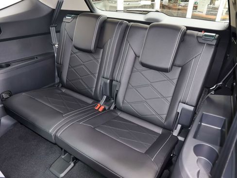 New 2026 Volkswagen Atlas SE FWD image 17