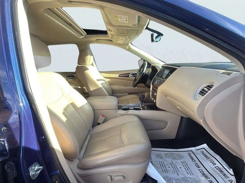 Used 2018 Nissan Pathfinder Platinum w/ Cargo Package image 16