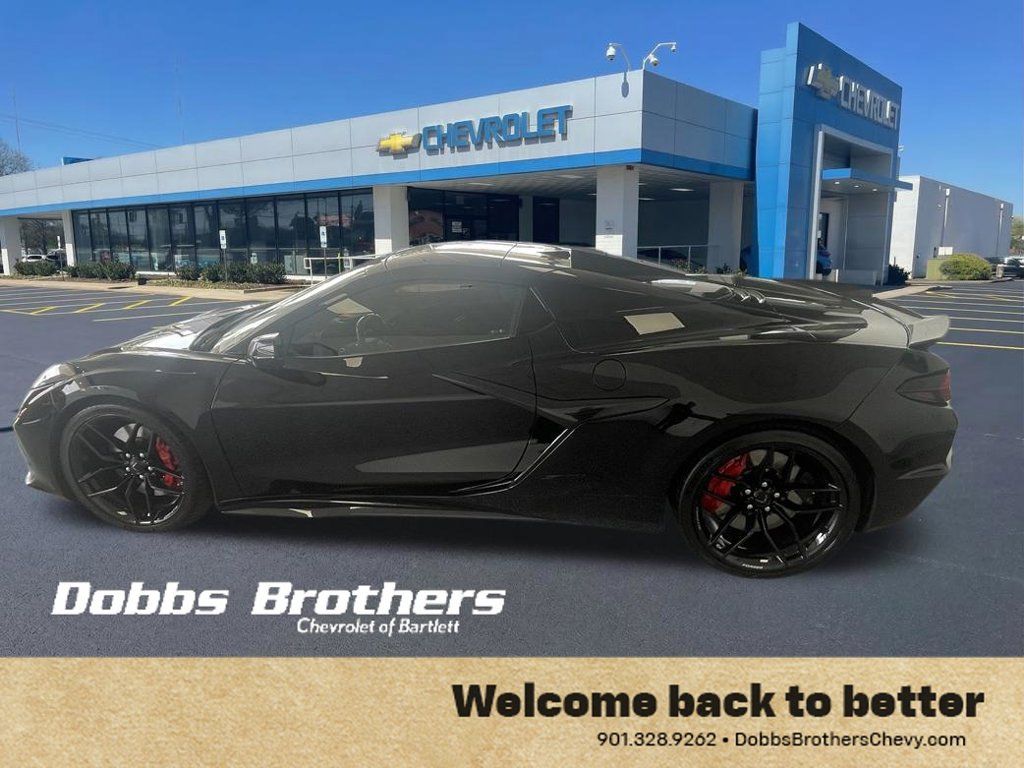 Used 2025 Chevrolet Corvette Z06 RWD image 3