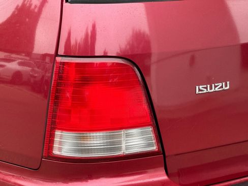 Used 1998 Isuzu Oasis S FWD image 12