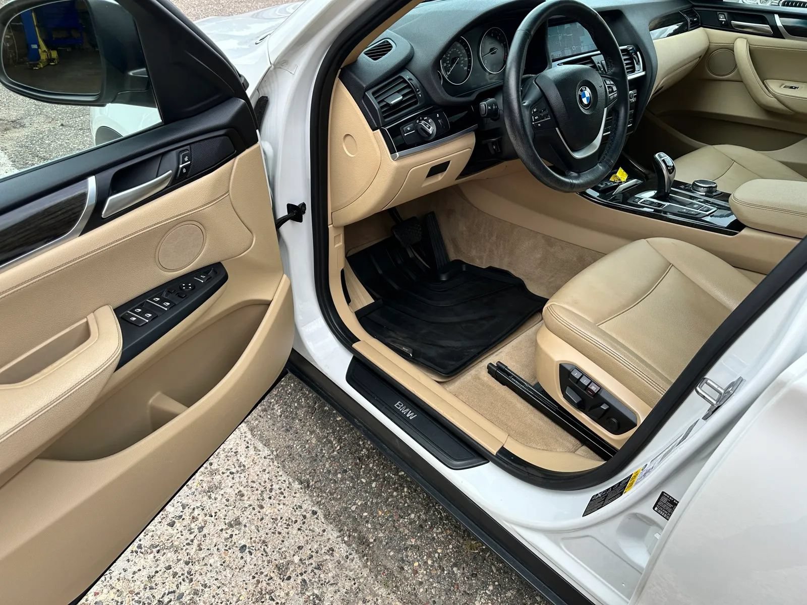 Used 2015 BMW X4 xDrive28i AWD/4WD image 9