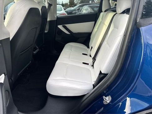 Used 2022 Tesla Model Y Long Range AWD/4WD image 10
