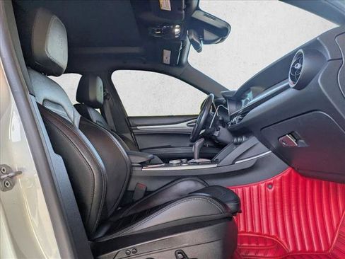 Used 2022 Alfa Romeo Stelvio Veloce image 20