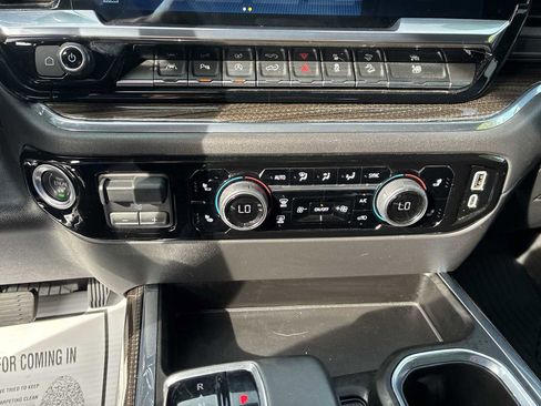 Used 2024 Chevrolet Silverado 1500 LT Trail Boss w/ LT Trail Boss Premium Package image 17