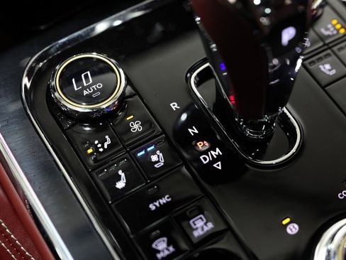 Used 2020 Bentley Flying Spur W12 image 40