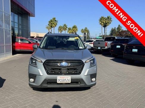 Used 2022 Subaru Forester Premium image 2