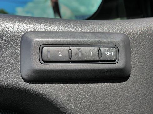 Used 2021 Nissan Titan PRO-4X w/ Pro-4x Convenience Package AWD/4WD image 21