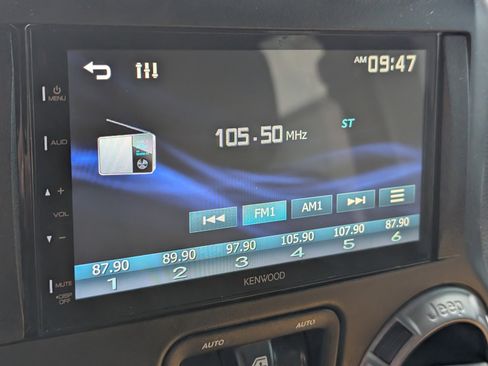 Used 2012 Jeep Wrangler Unlimited Sport image 11