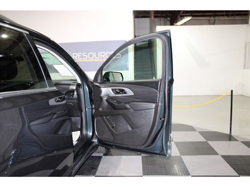Used 2021 Chevrolet Traverse LT image 26