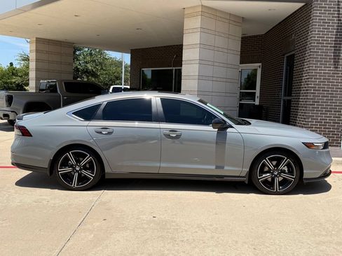 Used 2025 Honda Accord Sport image 6