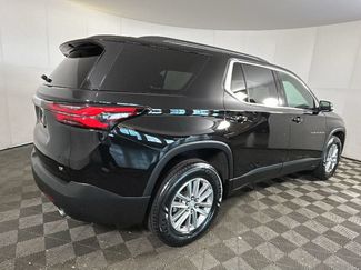 Used 2023 Chevrolet Traverse LT FWD video 3